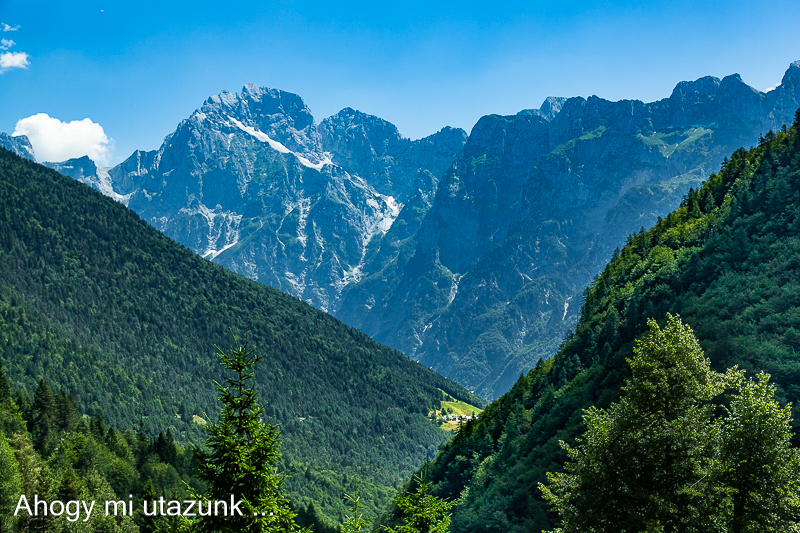 Apró szlovén falu a vadonban-Szlovénia Szlovénia kis falu a hegyekben